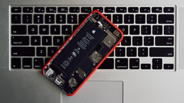 Dowiedz się kiedy konieczna jest wymiana baterii iPhone'a 6